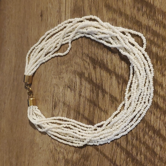 Jewelry - White beaded necklace